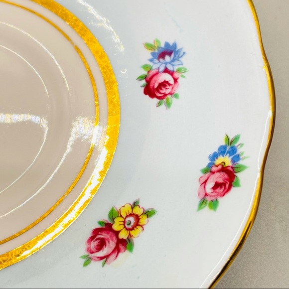 Vintage Colclough Fine Bone China Light Blue Tea Cup & Saucer England Gold Trim - Picture 8 of 8